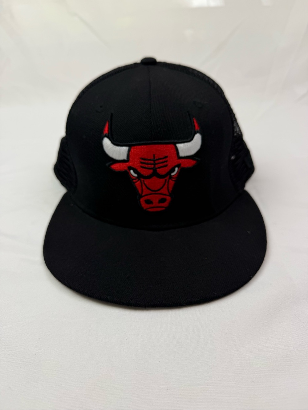Chicago Bulls Black Red Embroidered Logo Snapback Hat